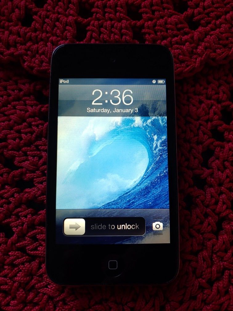 Apple Ipod Touch (4th Generation) A1367-32 GB Model-Silver Color-Used-with USB Charging Cord
