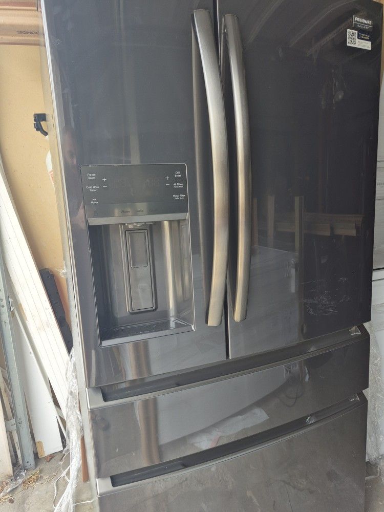 4-door Frigidaire (Non-used Scratch And Dent)