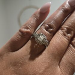 Beautiful ring! Gorgeous details, Vintage look