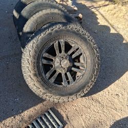 4 Wildpeak Tires Lt265/70 R17  121/118s Od00:30 Ow:10.50