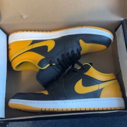 Air Jordan 1 Low Black/White/Yellow Ochre Size 10.5