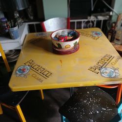 Metal Dining Room Table  W/4 Chairs