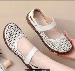 Women's Summer New Sandals with Soft Sole Color Beige Size 6