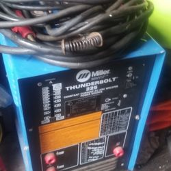 Miller thunderbolt 225 stick welder with leads.
In nice condition. 