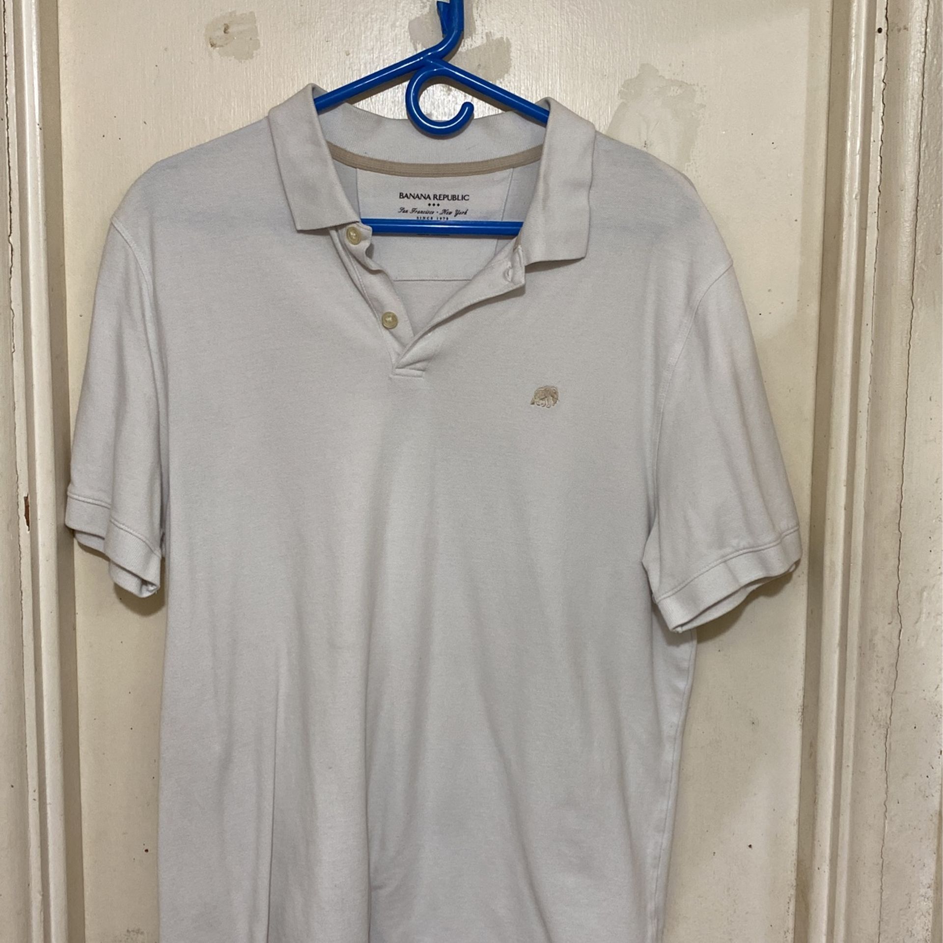 Men’s Banana Republic Polo Shirt, Two Buttons Large