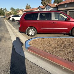 2008 Hyundai Entourage 