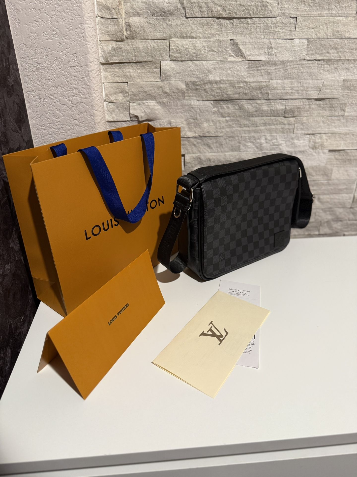 LOUIS VUITTON Bag