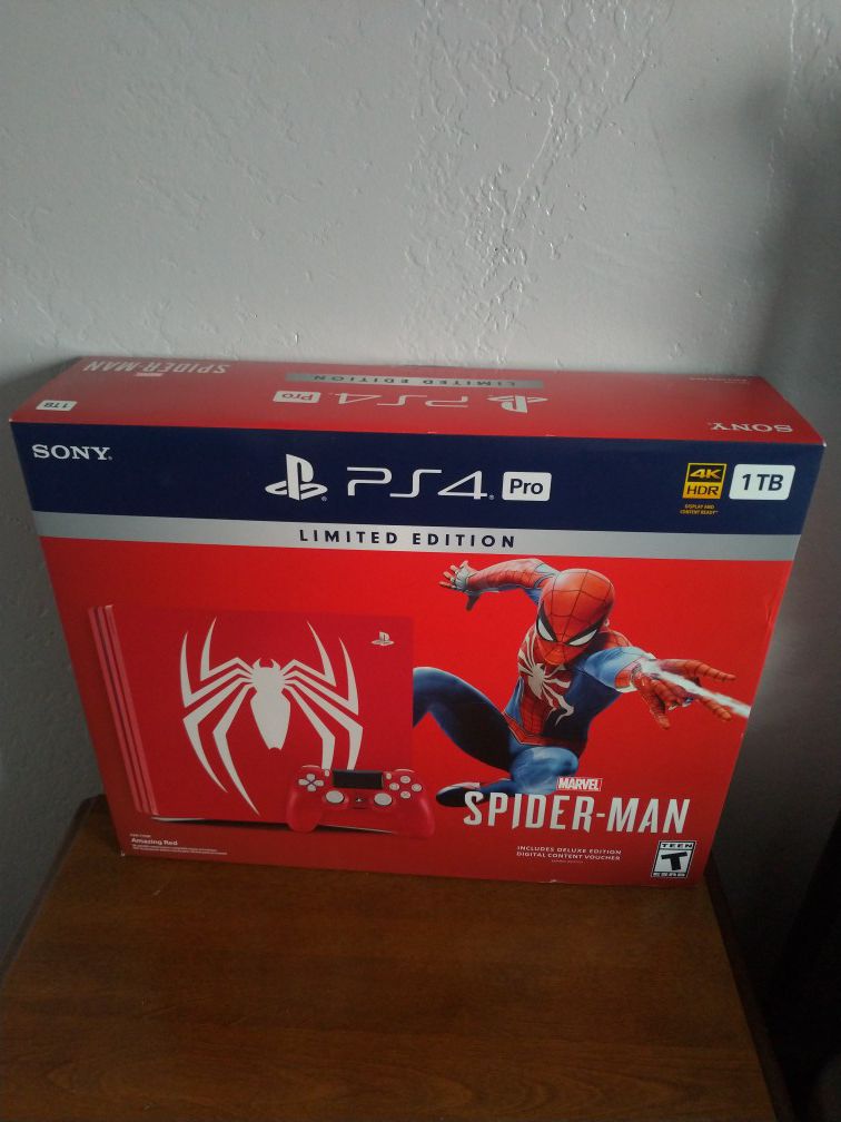 Sony PlayStation 4 Special Edition Spiderman Red System / Console - includes Game - Good Condition - Works Great