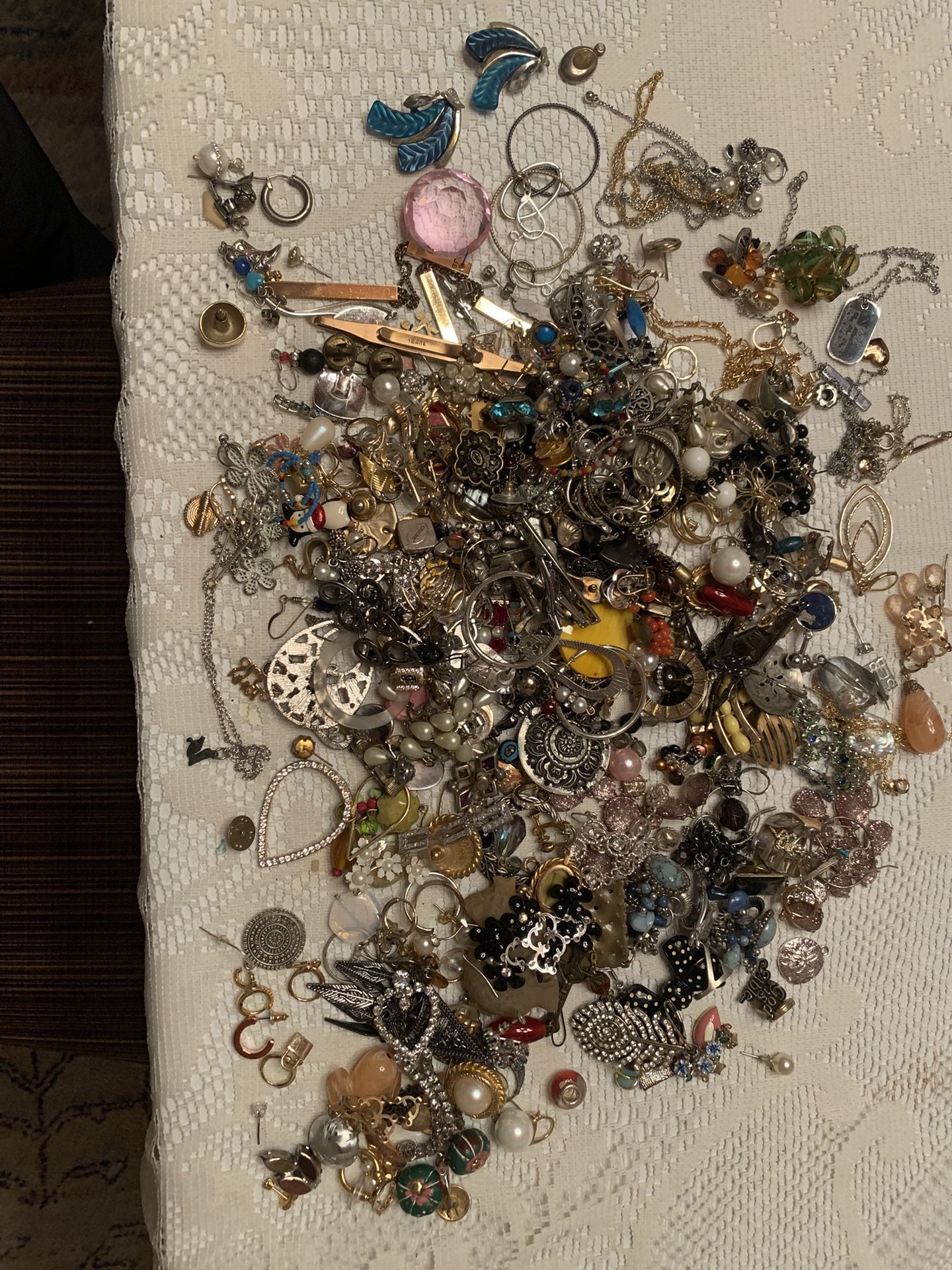 Vintage a lot of scrap jewelry 4 pounds