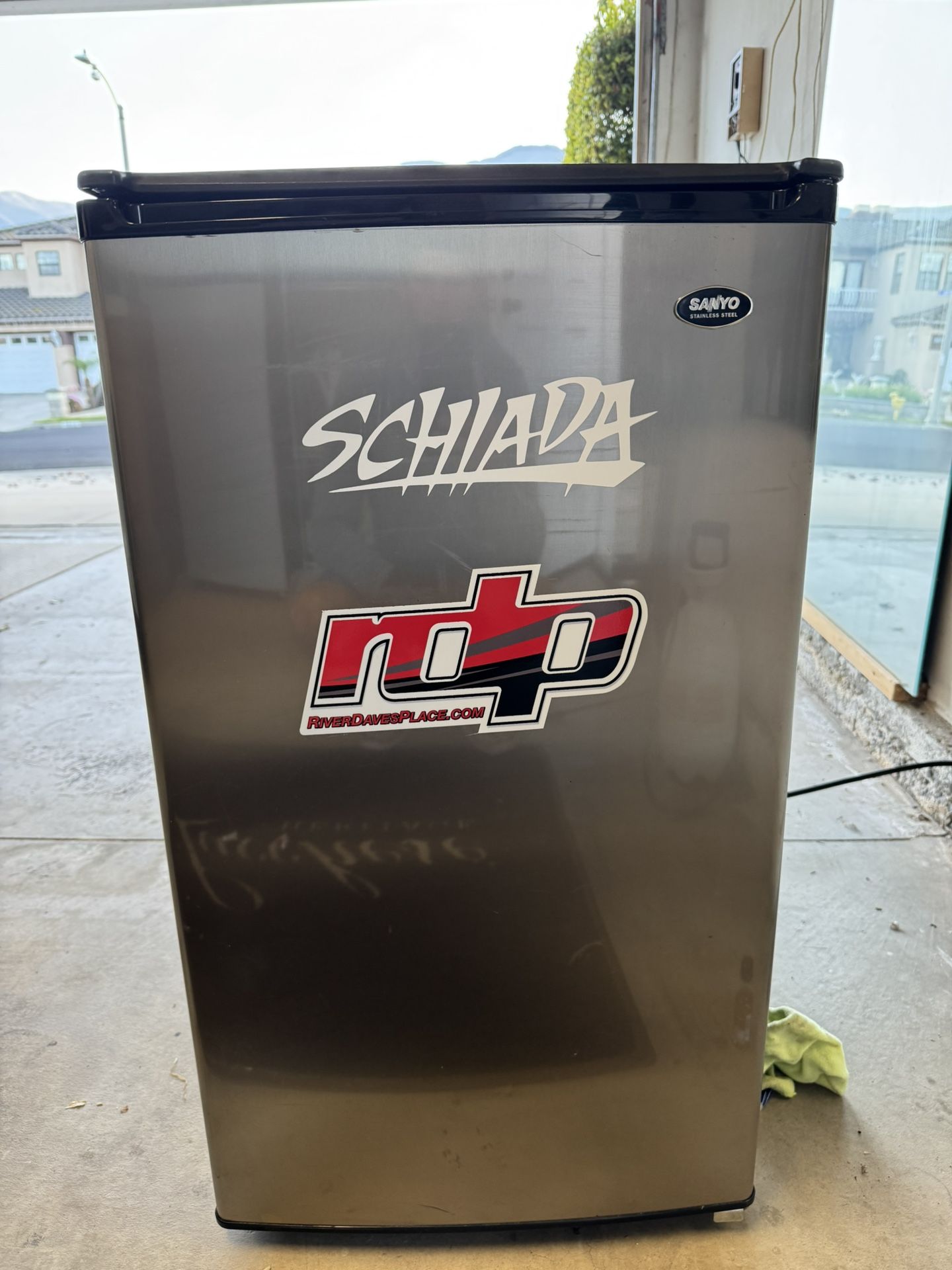 Sanyo Mini Fridge With Ice Box