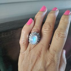 Beautiful Moonstone Silver Ring Size 7 Thumbnail