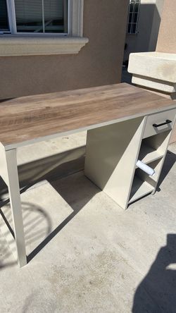 Desk Free (Pending pick up)