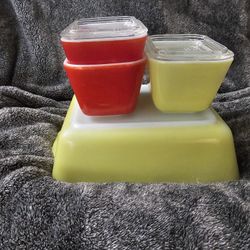 PYREX Refrigerator Dishes – Lot of 4 (Mixed Condition)