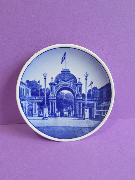 Royal Copenhagen Denmark TIVOLI 32-2010 3" Diameter Plate.