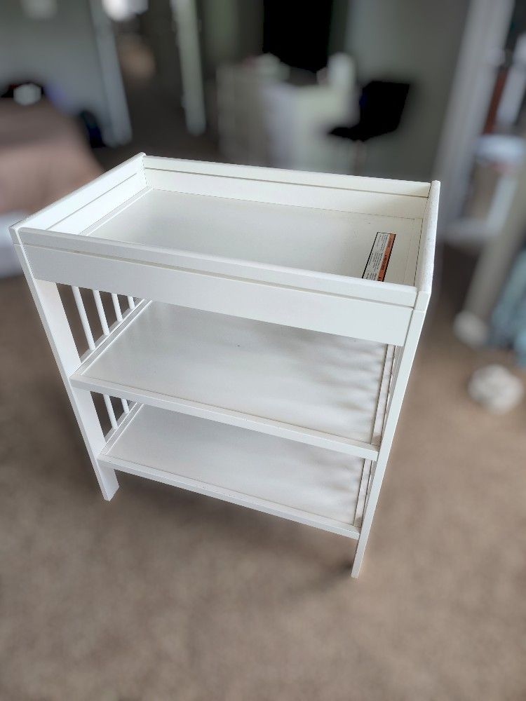 MUST-HAVE FOR NEW PARENTS:  Changing Table - GOOD Condition!
