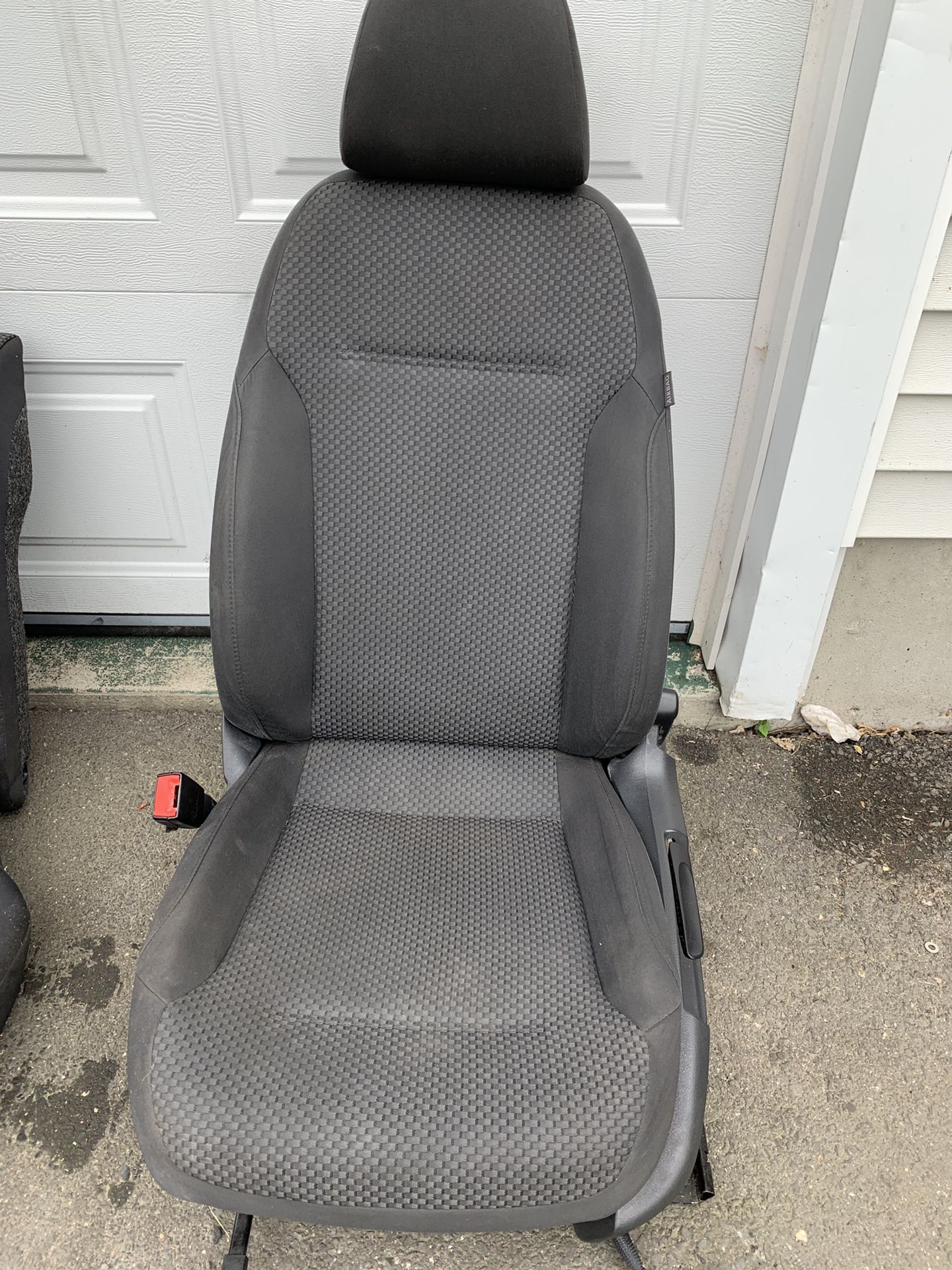 FREE FREE FREE!!!!! 2012 Volkswagen JETTA S front and rear seats NEED GONE!!