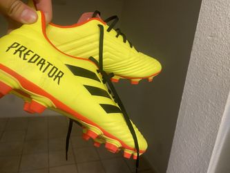 Soccer cleats (Predator)