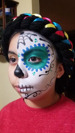 Face Painting and balloons twisting/ Pinta Caritas y Figuras de globos.