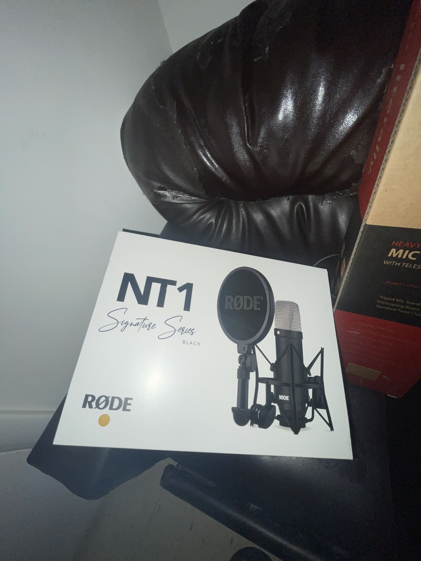 Rode NT1 condenser microphone w/ stand(NEW)