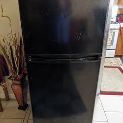 Danby 10 cu.Ft Refrigerator Apartment Size