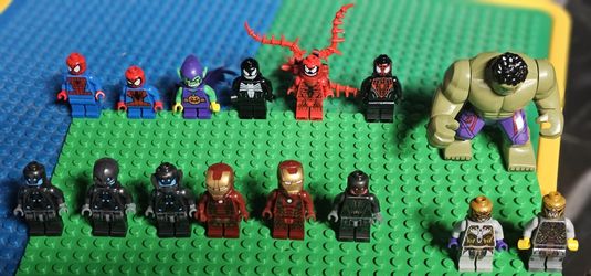 LEGO Marvel Minifigure Lot - Spider-Man, Venom, Hulk, Iron Man, Carnage