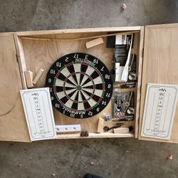 Dart Board Set Brand New 