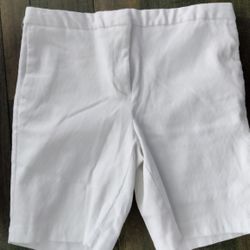 New Mario Serrani  size 10 golf shorts