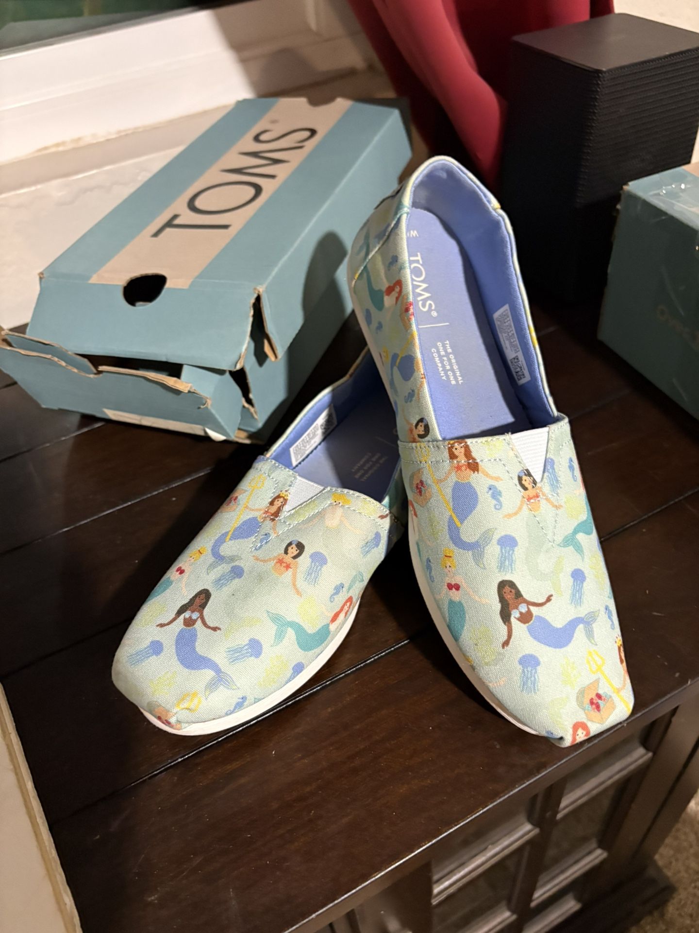 6.5 Girl Tom’s Shoes