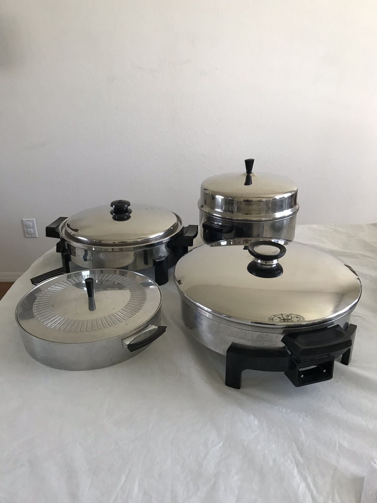 Electric fryer/ roaster & electric fry’g pans $25 ea .obo.