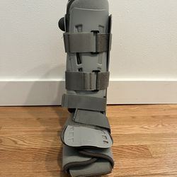 Medical Walking Boot  Breg Brand Size Medium
