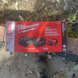 Milwaukee Battery Kit