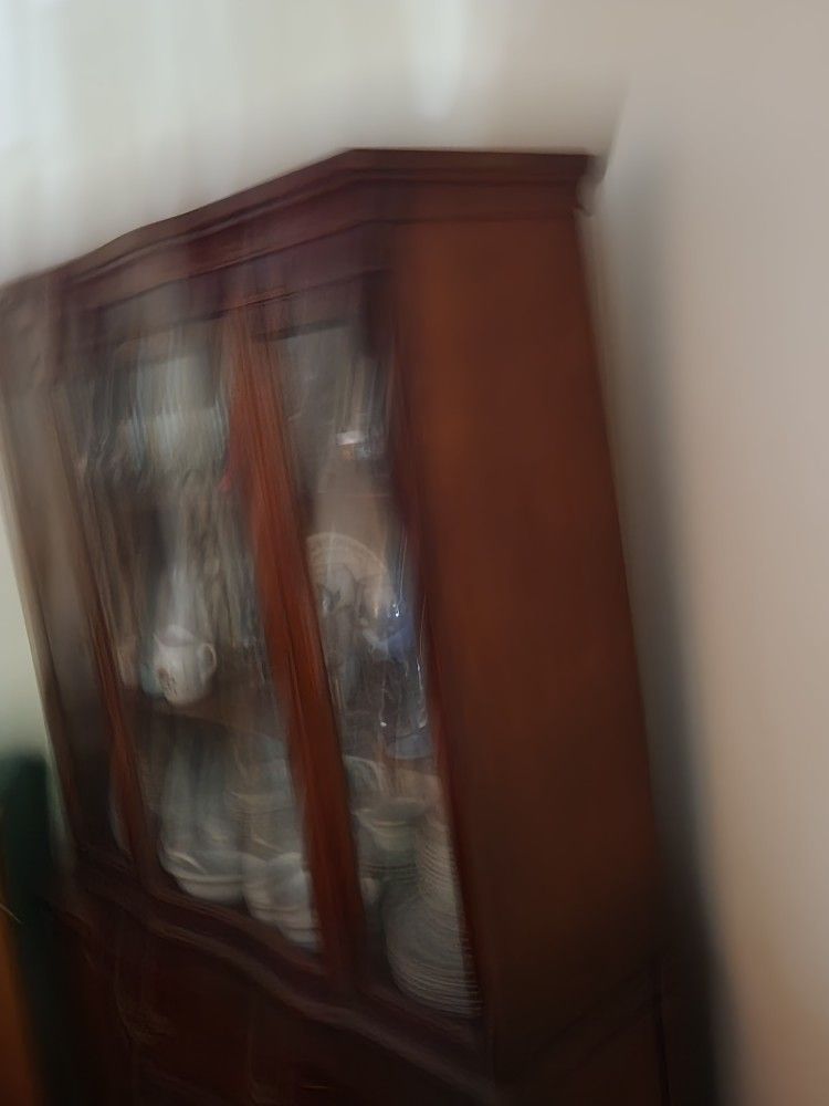 China Cabinet & Hutch/Buffet