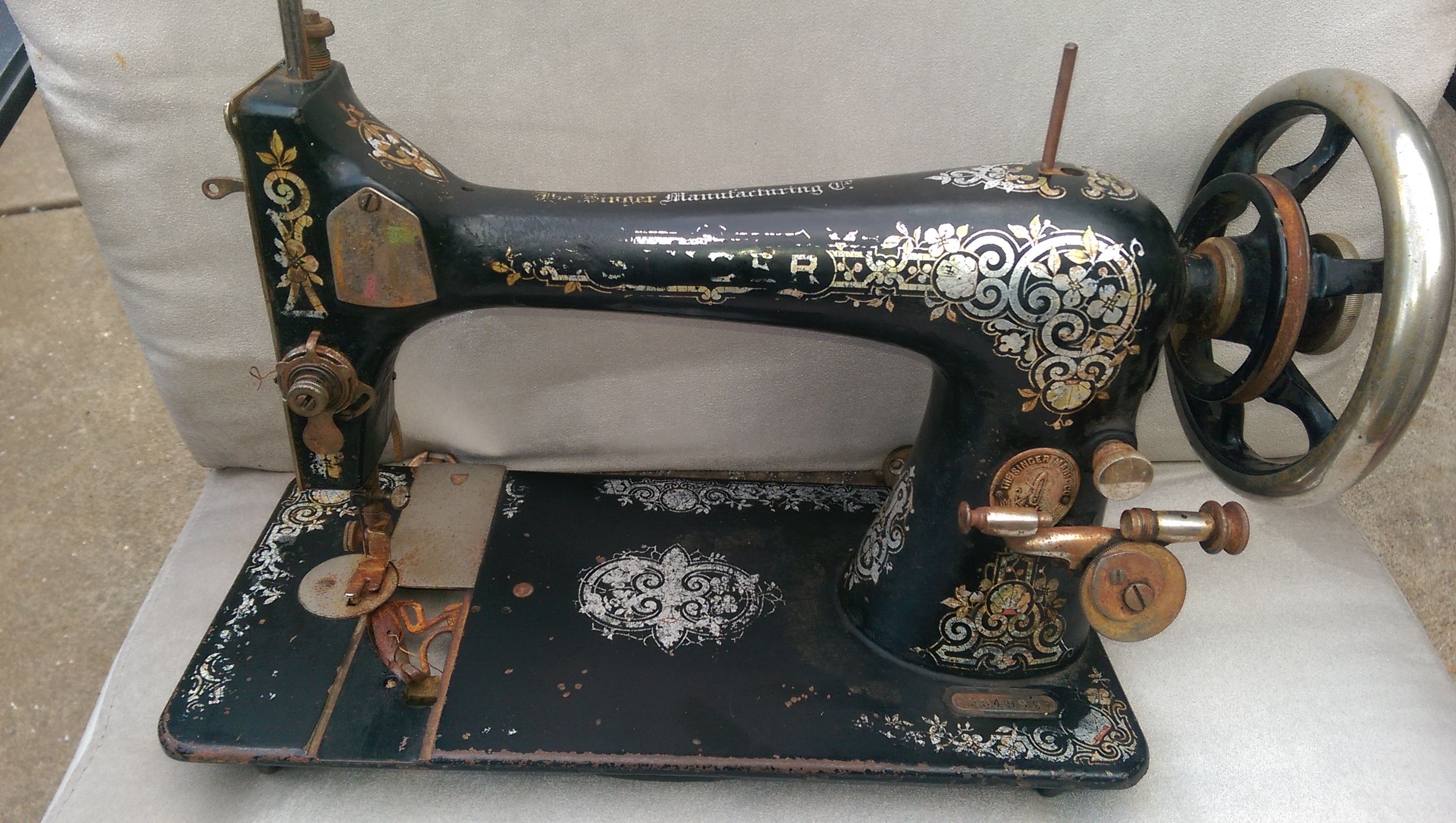 1908 Singer sewing machine