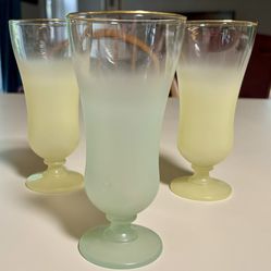 Lot Of 3 Vintage Pastel Ombré Gold Rimmed Footed Cocktail Or Parfait Glasses 3”x6” 