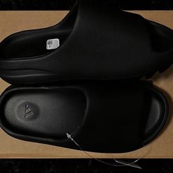 Yeezy Slides Size 10 Black