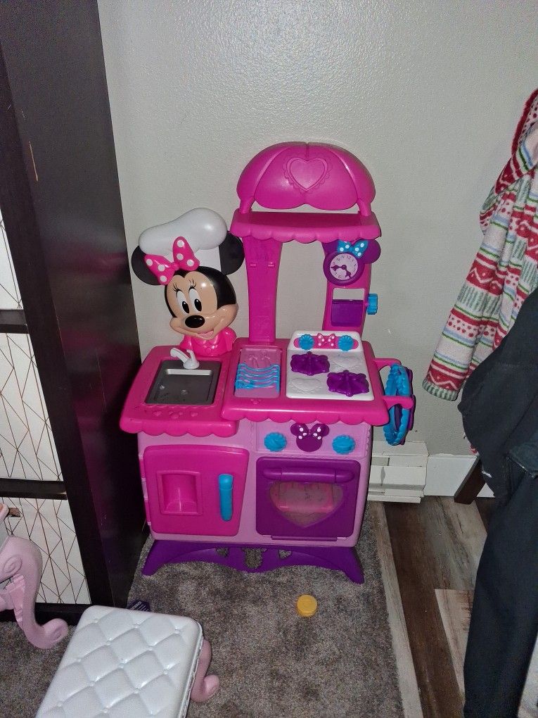 Toddler Minnie Mouse Kitchen