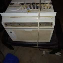 Toshiba AC Unit Works Like New