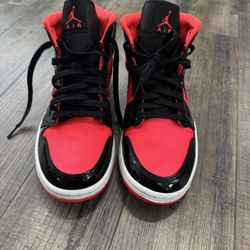 Jordan 1 Mid Hot Punch