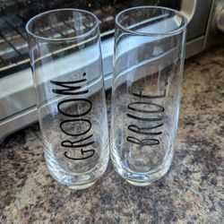 Wedding Champagne Glasses: Bride And Groom