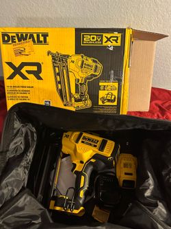 Dewalt Xr 16 gauge angled finish nailer kit