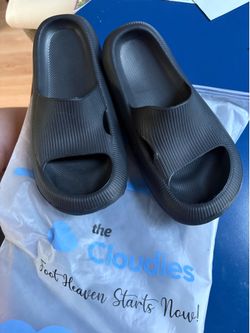 The  Cloudies : Ergonomically designed Slippers- Women’s size 8.5/9