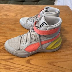 Puma Soy Sneakers/Basketball Shoes - size 10