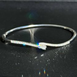 14k solid White Gold 1CTW Diamond lady’s Bangle Bracelet 10.5 grams