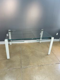 Livingstone Extendable Dining Table in Tempered Glass