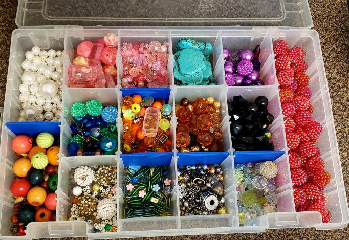 Chunky Turquoise, Swarovski, Wood Beads & 100s of Jewelry Beads 