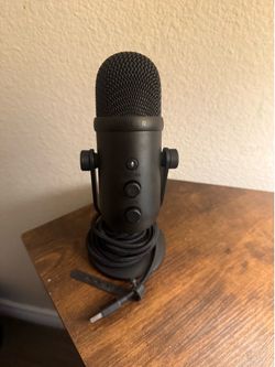 Razer Seiren V2 Pro USB Microphone