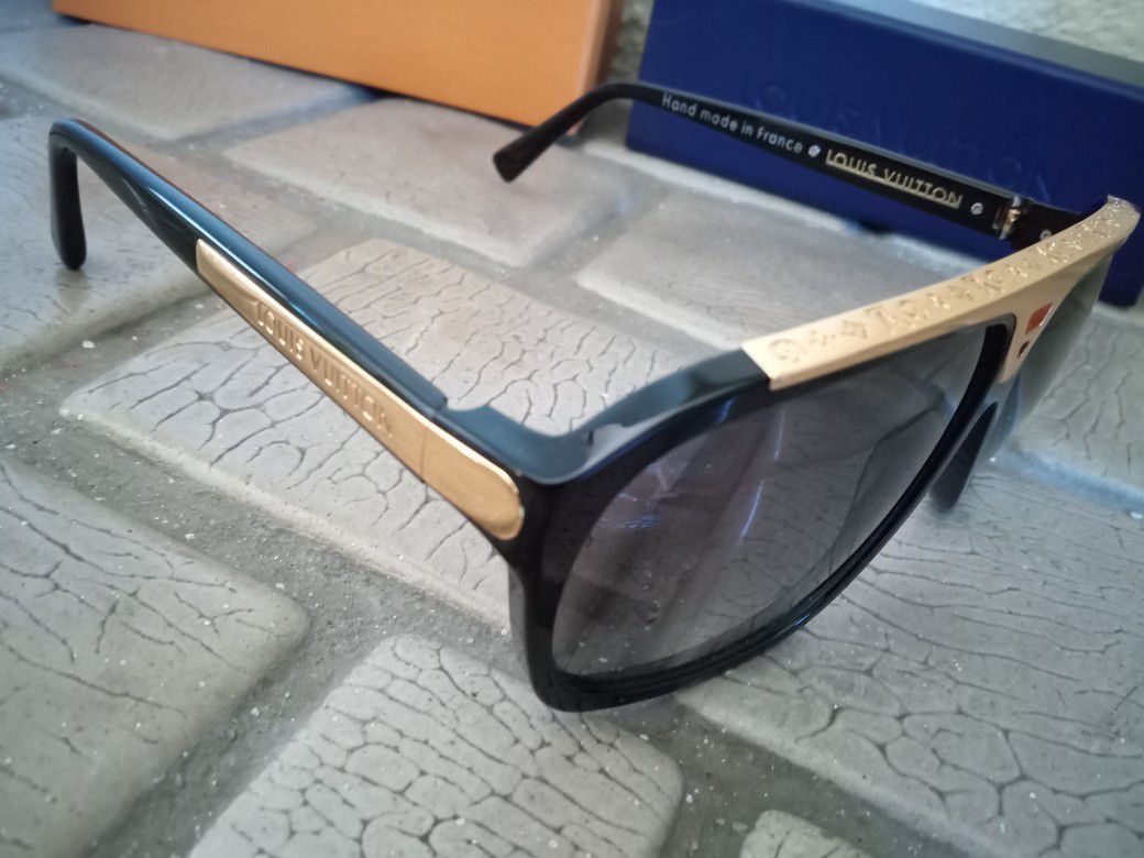 Authentic Louis Vuitton Evidence Sunglasses for Sale in Revere, MA - OfferUp