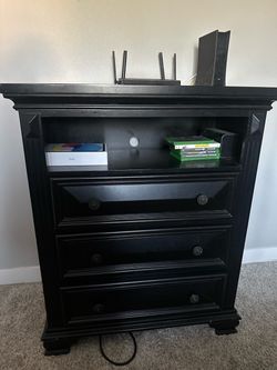 Dresser/tv stand