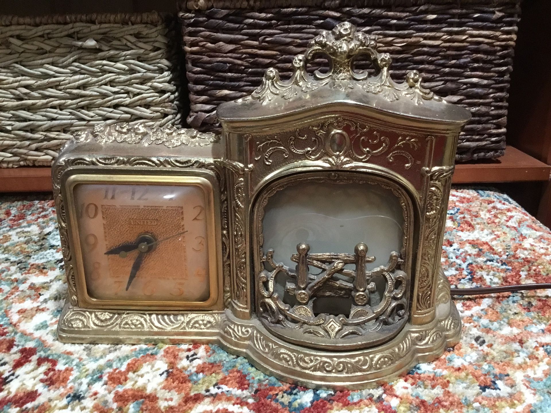 Antique United Clock Model 455 Fire Place Clock works for Sale in