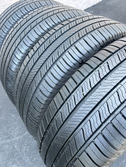 Selling Set Of Michelin 235/55/20